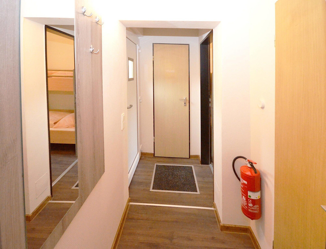 Room 5, Nature Stay in Hambachtal Holiday Park, Birkenfeld