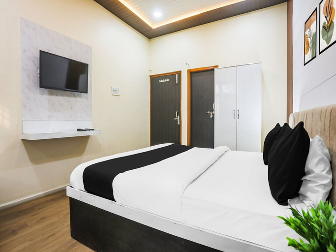 Room 4, Collection O Jagannath Mandir Road, Varanasi