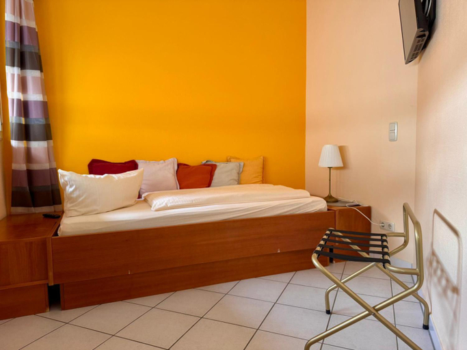 Bedroom 4, Hotel Café Nahetal, Mainz-Bingen
