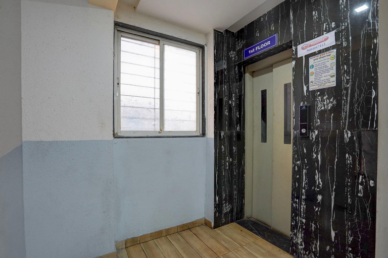 Lobby 4, Fabhotel Raj, Pune