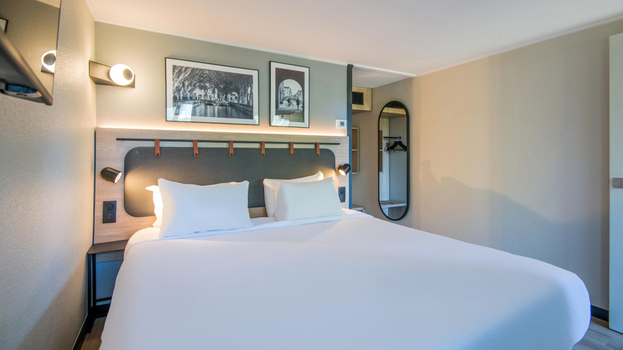 Bedroom 3, Campanile NATURE - Martigues, Bouches-du-Rhône