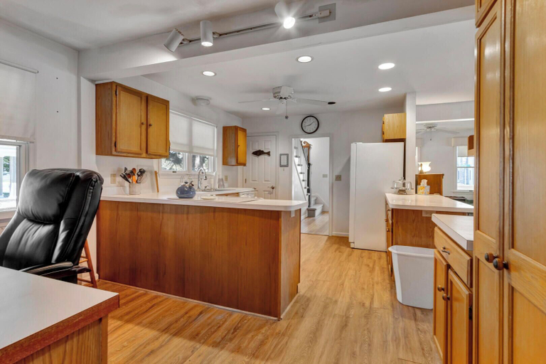 Others 5, Bayard Avenue 207, Sussex