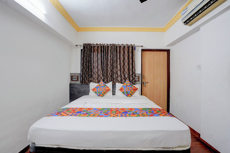 Room 4, Fabhotel Raj, Pune