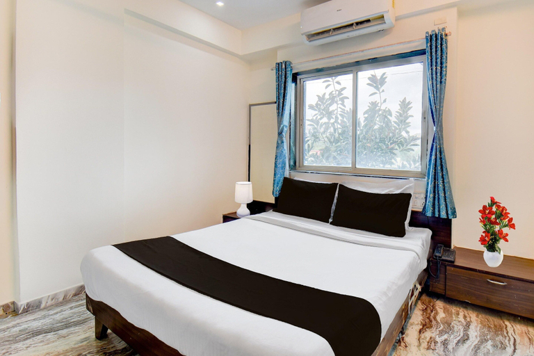 Room 5, Classic With Balconygokul Lodge, Pune