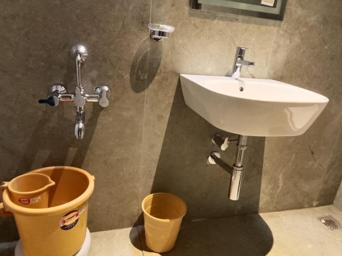 Bathroom 5, Sam's Court Elite Stay, Tiruchirappalli