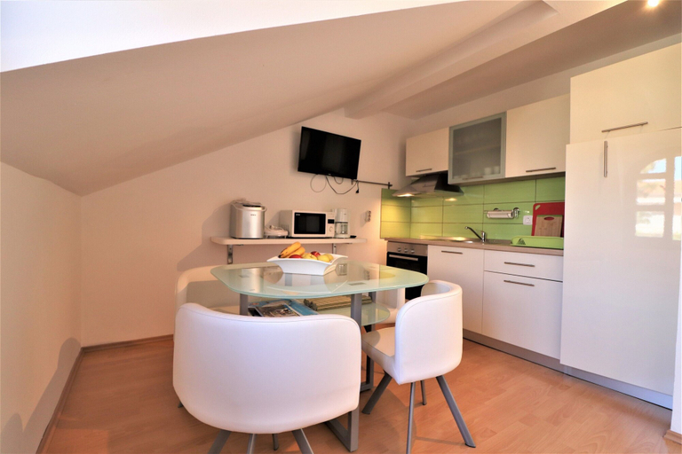 Others 5, Apartment Mamic, Vir