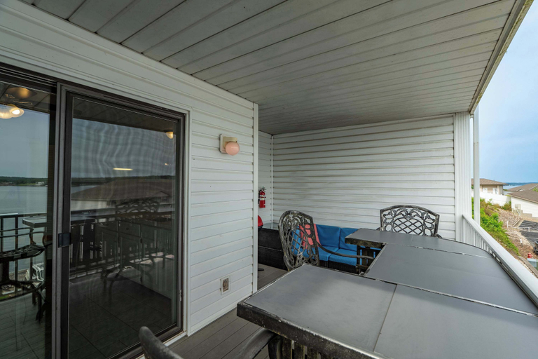 Outdoor dining 5, Big Cozy Condo Pool, Comfort & Location, Camden