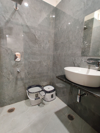 Bathroom 4, Hotel Kalra, Amritsar