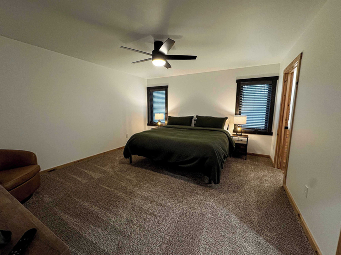 Room 3, Woods + Water Retreat, Oneida