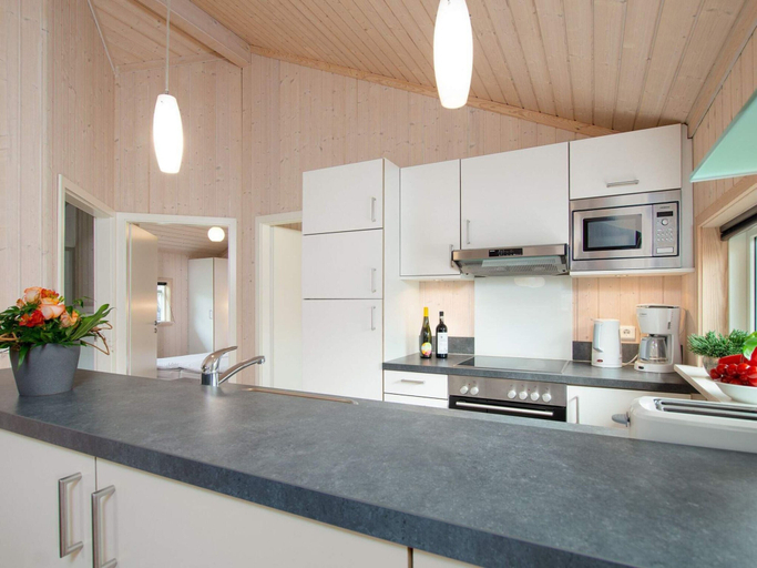 Interior 2, Cosy Coastal Stay for 6 Guests, Ostholstein