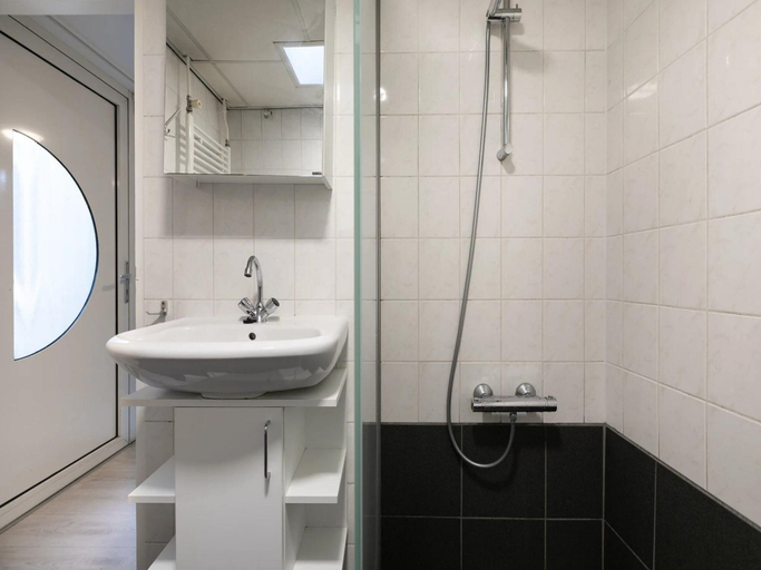 Bathroom 5, 6-person Comfort Bungalow With Sauna, Barneveld