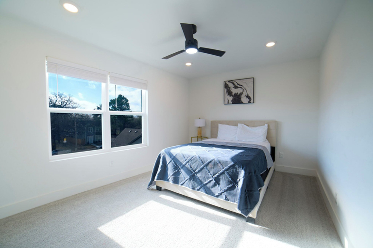 Room 5, House of Tranquility, Dallas