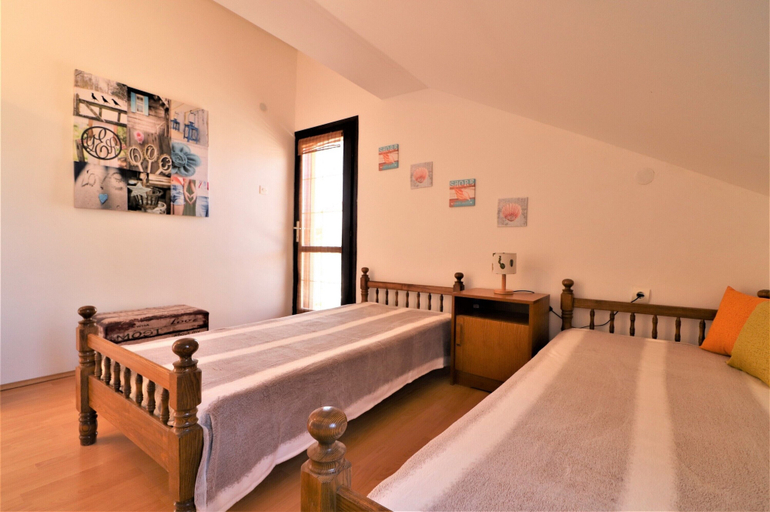 Bedroom 2, Apartment Mamic, Vir