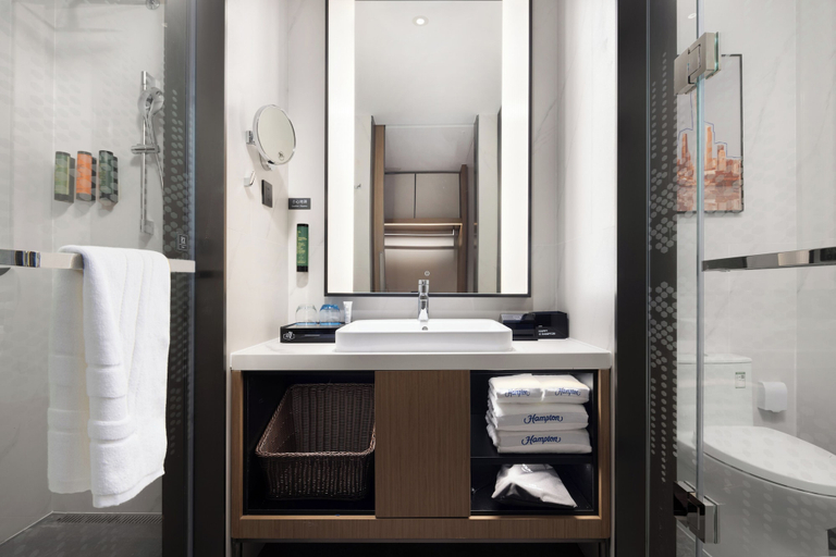 Bathroom 3, Hampton by Hilton Guangzhou Xintang Railway Station, Guangzhou