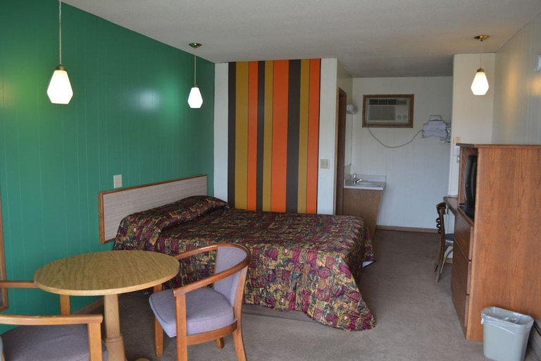 Bedroom 5, Edgetowner Motel, Dallas