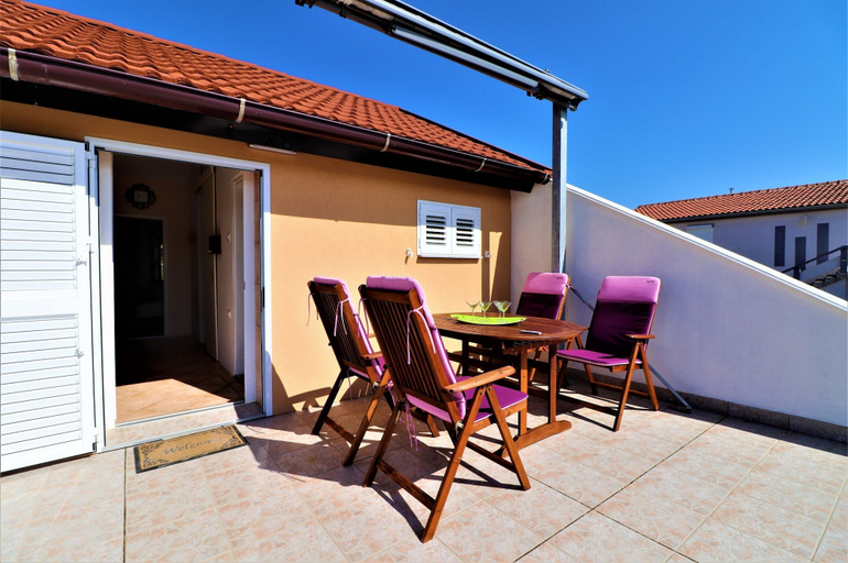 Others 4, Apartment Mamic, Vir