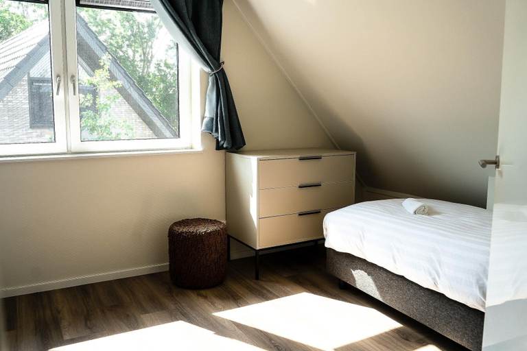 Room 4, Sea View Apartment With Terrace for 8, Gaasterlân-Sleat