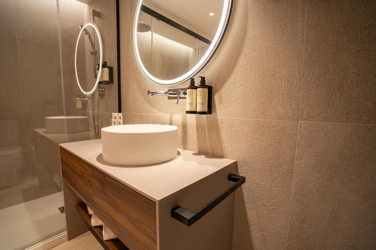 Bathroom 5, Hotel Zenit Borrell, Barcelona