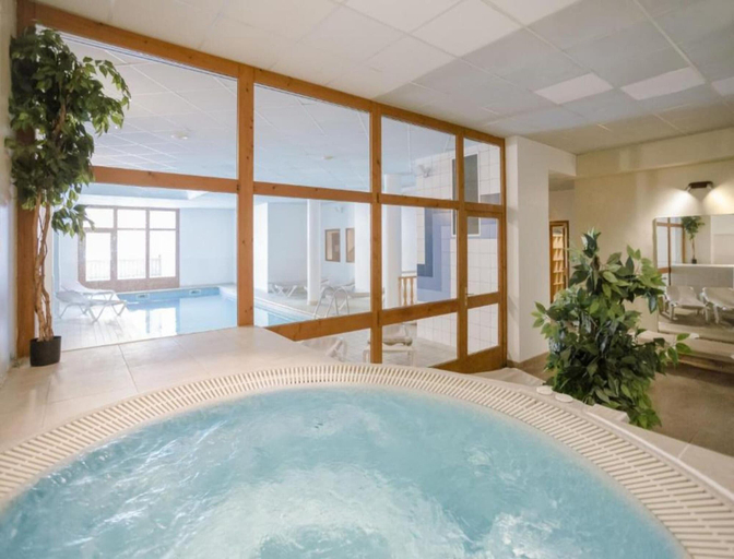 Pool 5, Premium Family Hub for Five Guests, Savoie