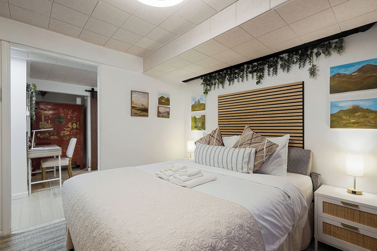 Bedroom 3, Coast PalmTree Yard 2BR Block from Beach, San Mateo