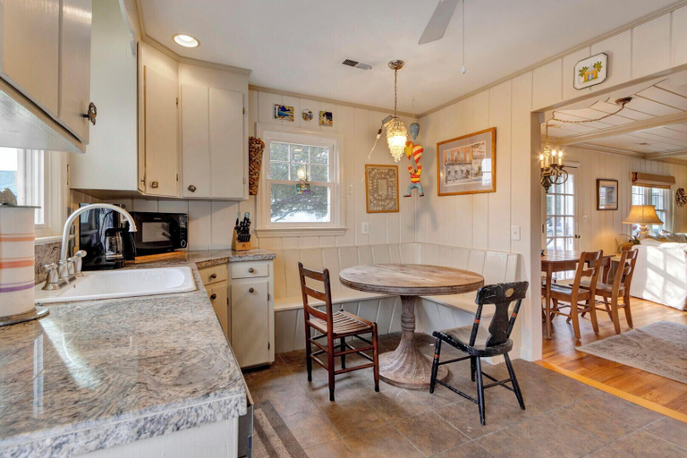 Private kitchen 2, Seagull Drive 38747, Sussex