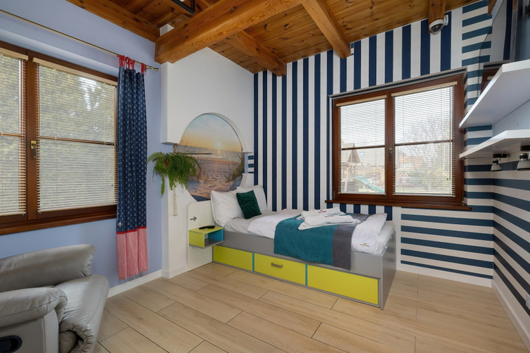 Room 5, Large, Comfortable Holiday Villa With a Garden, Kołobrzeg