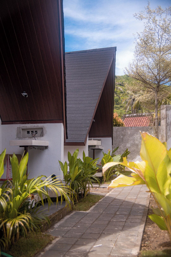 Property grounds, Limbo Lux Bungalows, Lombok