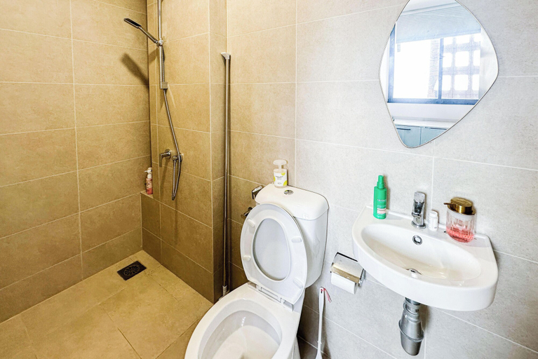 Bathroom 2, The Legacy OUG by Airhost, Kuala Lumpur