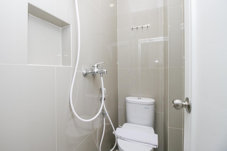Bathroom, Sky Residence Syariah Gubeng Kertajaya 1 Surabaya, Surabaya