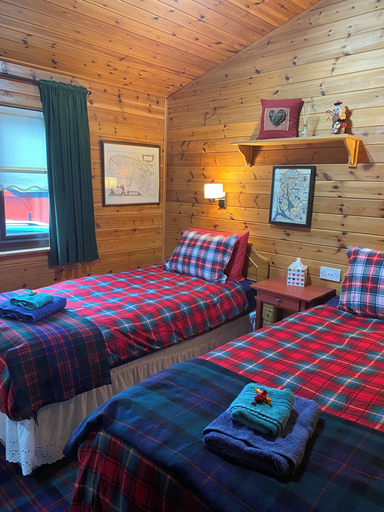 Bedroom 2, Loch Lomond Lodge 27, Rowardennan, Stirling