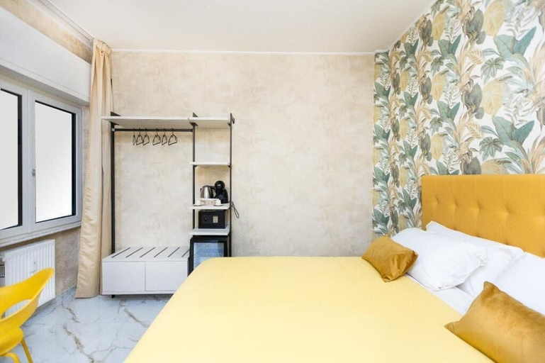 Bedroom 2, Flowery Rainbow, Roma