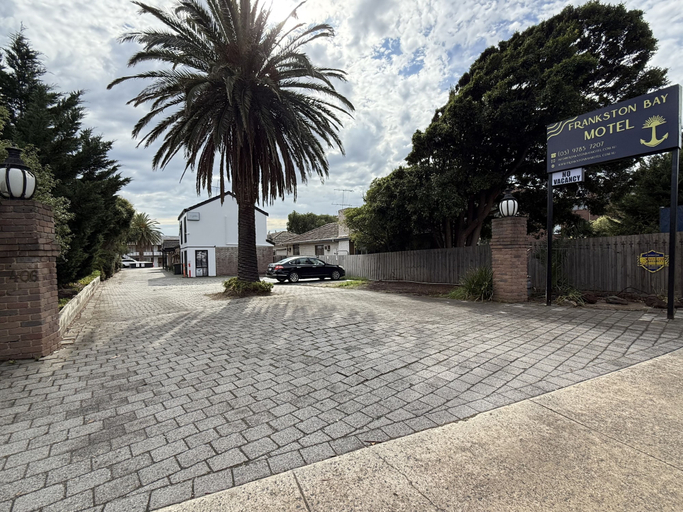 Property grounds 5, Frankston Bay Motel, Melbourne