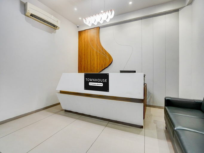 Reception 2, Townhouse Vadodara Railway Junction, Vadodara