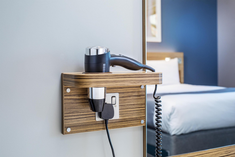 Bedroom 3, Travelodge PLUS Dublin City Centre, Dublin