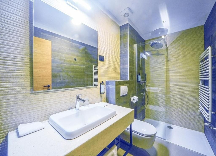 Bathroom 4, Hotel Risnjak, Delnice