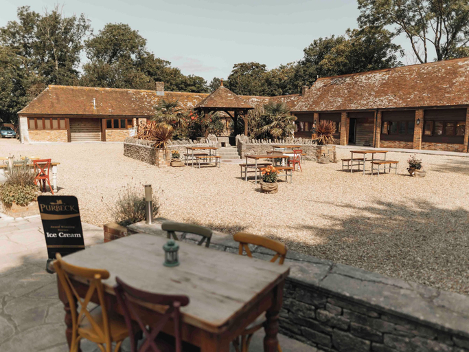 Food & Drinks 4, Kingston Country Courtyard, Dorset