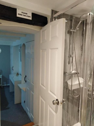 Bathroom 5, Sailors Snug, Torbay