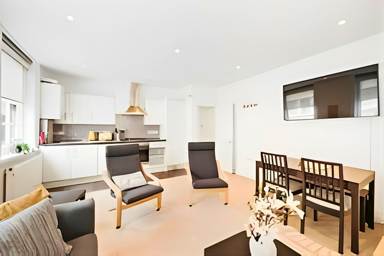 Living area 3, Charming 1-Bed Apartment in Lewisham, London