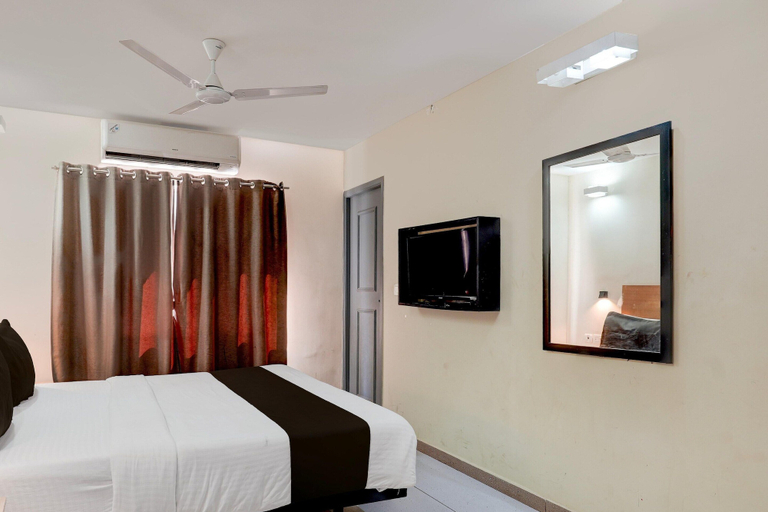 Room 5, Classic With Balconyt Nagar Chennai, Chennai