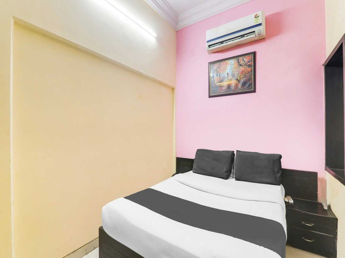 Room 4, Townhouse Varanasi Railway Station, Varanasi