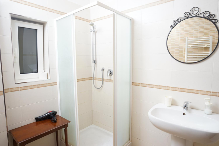 Bathroom 4, House of Arts, Bari