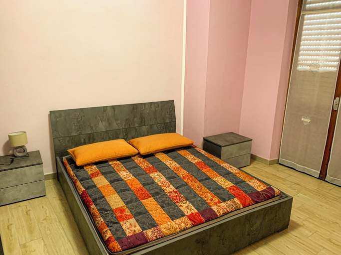 Room 4, Mariposa, Cagliari