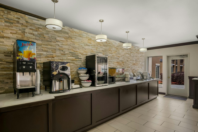 Food & Drinks 5, Red Roof PLUS+ & Suites Knoxville West-Cedar Bluff, Knox