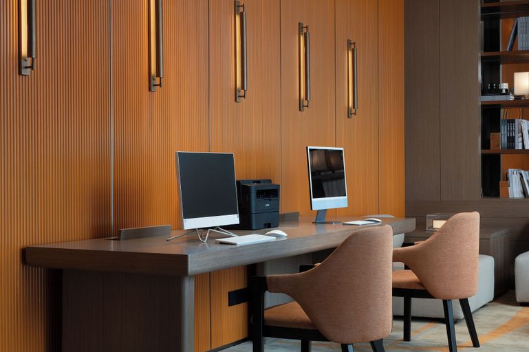 Business center, Hampton by Hilton Guangzhou Xintang Railway Station, Guangzhou
