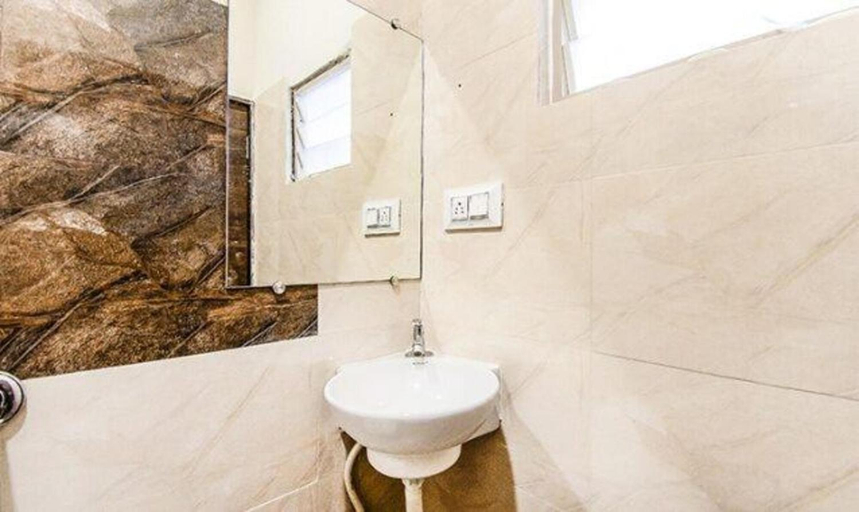 Bathroom 4, Hotel Pratiksha, Ahmadabad