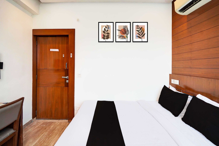 Room 3, Hotel O Airport Road, Ahmadabad