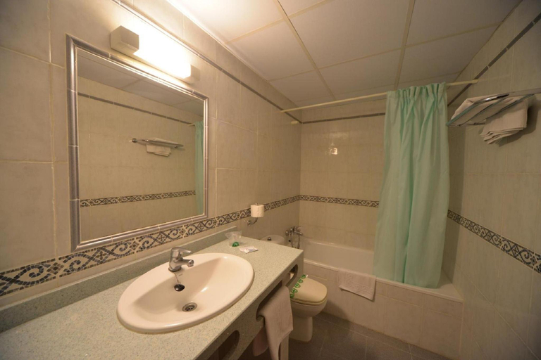 Bathroom 4, BLUESEA Copacabana, Girona