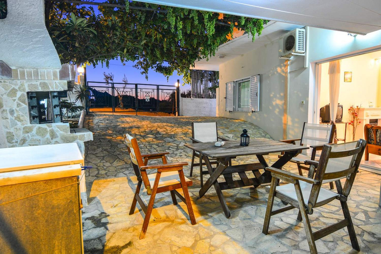 Food & Drinks, White Villa, Peloponnese