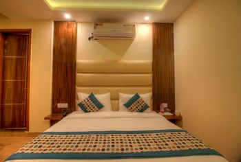 Others 4, OPO Viva Palace, Delhi