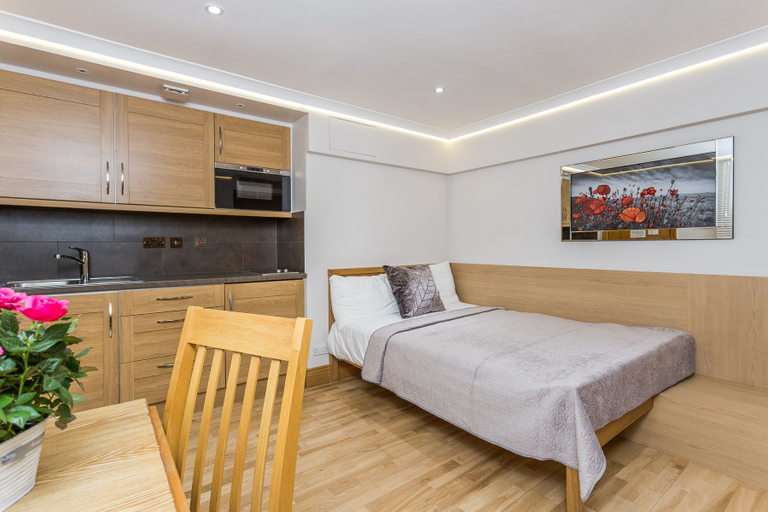 Others 5, Cleveland Residences Russell Square, London
